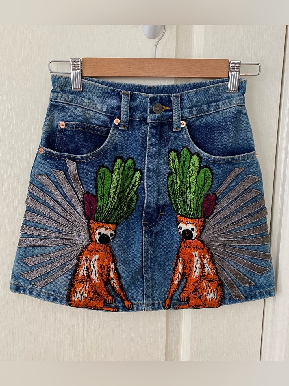 Gucci Embroidered Lemur Blue Denim Fading Light Wash Mini Skirt Size XXS